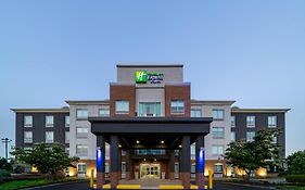 Holiday Inn Express Hotel & Suites Woodbridge By Ihg